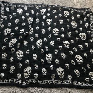 Alexander McQueen Classic Skull Scarf